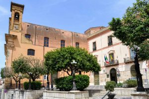 Town-Hall-Square3149312