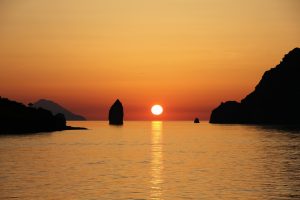 eolian_island_italy_tour_lipari_volcano_pixabay_4