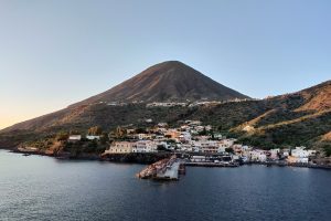 eolian_island_italy_tour_lipari_volcano_pixabay_6