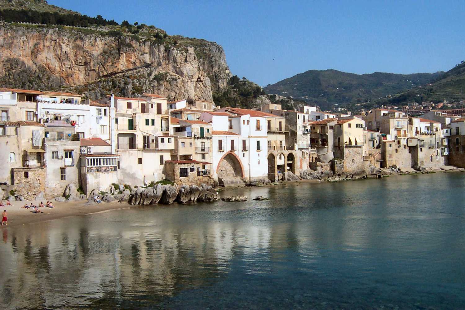 Private Transfer Tour from Palermo to Taormina stopover in Cefalu and