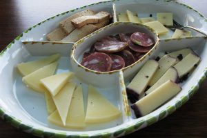 what-to-eat-during-the-wine-tasting-in-Etna-Winery