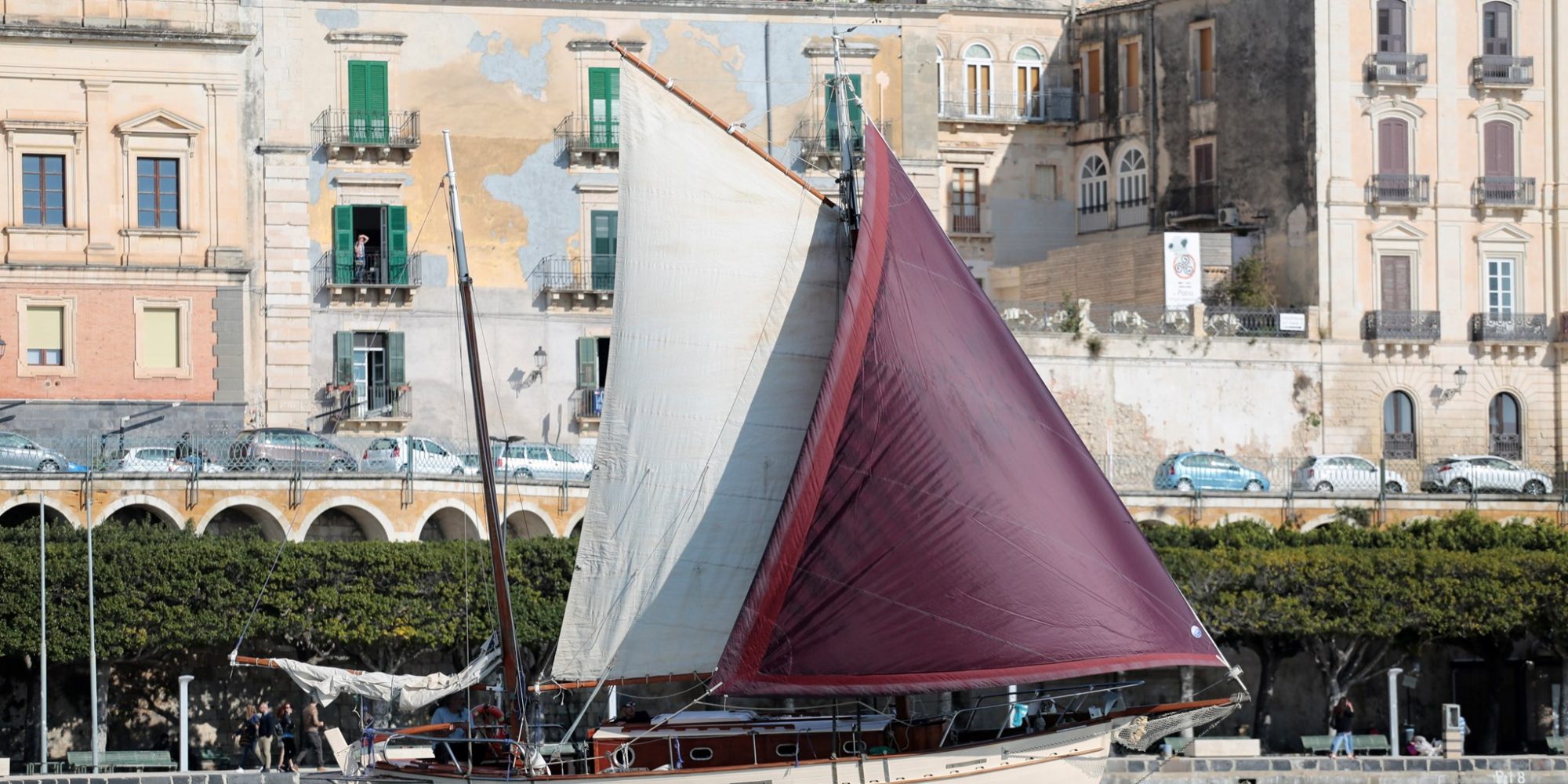 Wooden sailing ship_Siracusa