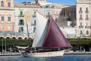 Wooden sailing ship_Siracusa