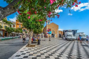 taormina_city_center_sicily_pixabay_8