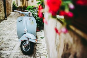 erice_sicily_vespa_unsplash